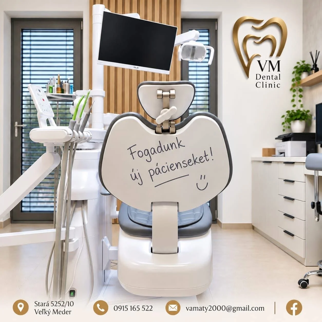 A VM Dental Clinic rendelője. A fogászati széken a Fogadunk új pácienseket felirat látható; a felhasználó által átadott rendelői reklámfotó.